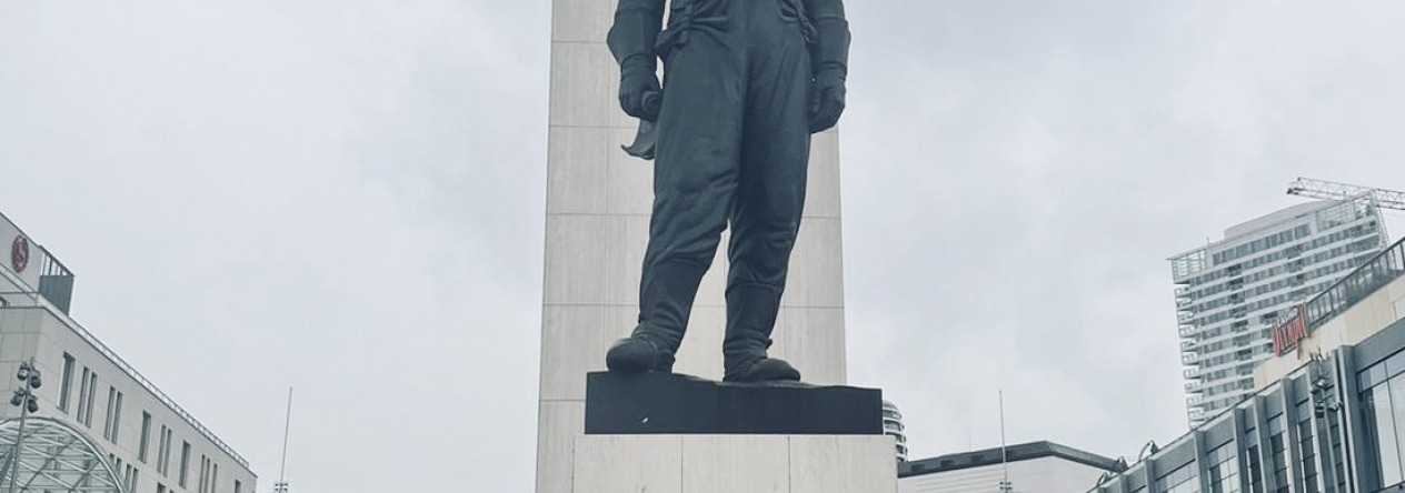 Položení věnce k soše M.R. Štéfánika na nábřeží Dunaje se zástupcem velitele PVB